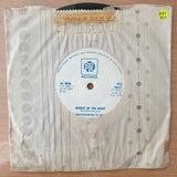Brotherhood Of Man – Middle Of The Night (Rhodesia/Zimbabwe) - Vinyl 7" Record - Very-Good+ Quality (VG+) (verygoodplus7)