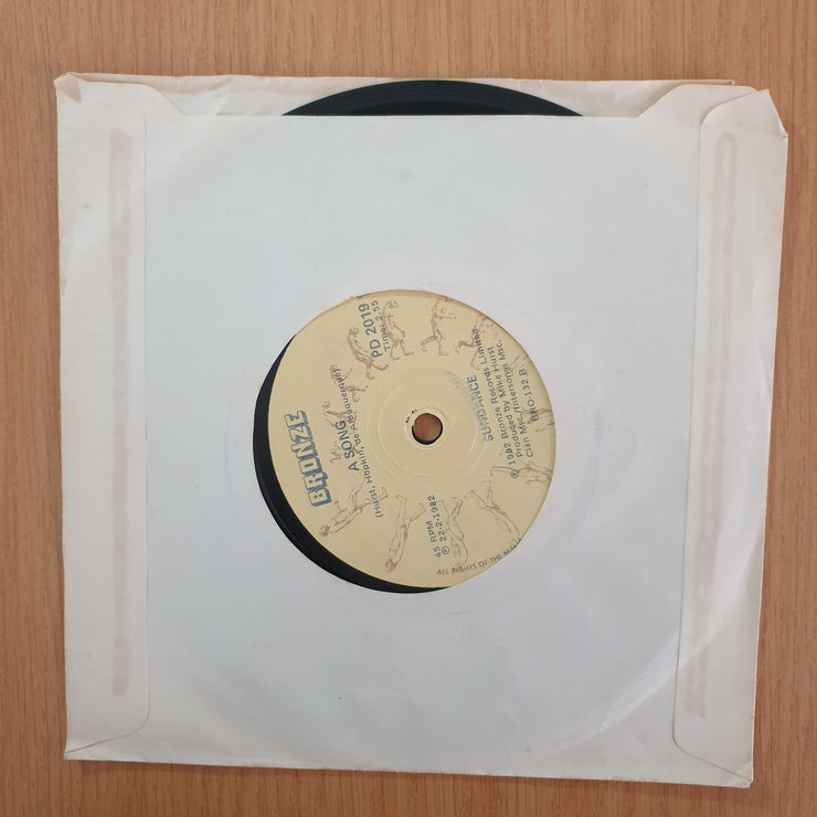 Sundance  – What's Love - 7" Record - Very-Good+ Quality (VG+) (verygoodplus7)(DLB)