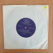 Men Without Hats – Pop Goes The World - 7" Vinyl Record  (VG+) (DLB)