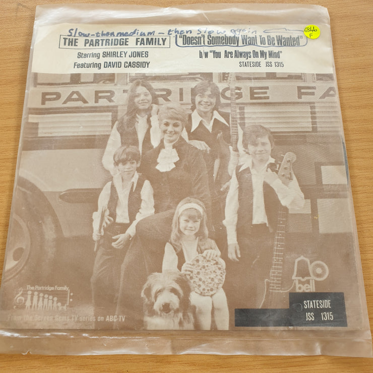 The Partridge Family – Doesn't Somebody Want To Be Wanted - Vinyl 7" Record (Fair)