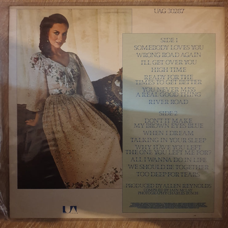 Crystal Gayle ‎– The Crystal Gayle Singles Album - Vinyl LP Record - Very-Good+ Quality (VG+) - C-Plan Audio