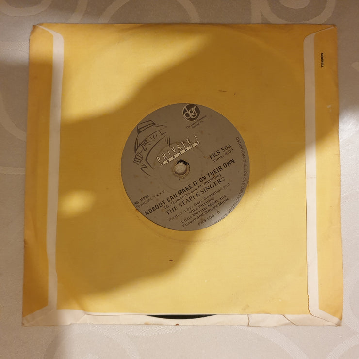 The Staple Singers ‎– Nobody Can Make It On Their Own / Reason To Love - Vinyl 7" Record - Very-Good+ Quality (VG+) - C-Plan Audio