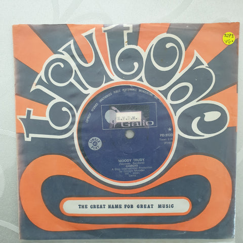 Giorgio ‎– Moody Trudy / Stop  - Vinyl 7" Record - Opened  - Very-Good Quality (VG)