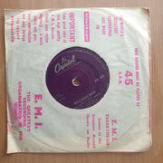 Bobbie Gentry & Glen Campbell – All I Have To Do Is Dream / Walk Right Back - Vinyl 7" Record - Very-Good+ Quality (VG+) (verygoodplus)